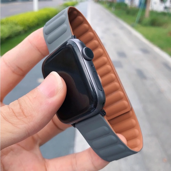 NEW[BAND] Gray Leather Magnetic For Apple Watch - Picture 3 of 6